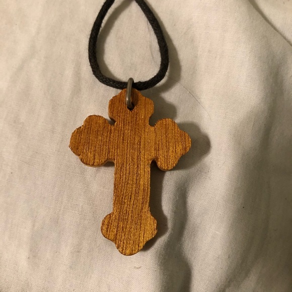 Vintage wooden cross with Dove necklace on brown - Picture 2 of 3
